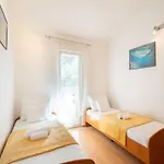 Spacious Retreat With Private Pool, Fitness Centre, And Garden - Three Bedroom * Prgomet