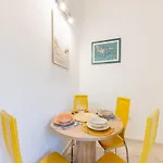 Spacious Retreat With Private Pool, Fitness Centre, And Garden - Three Bedroom * Prgomet