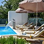 Villa Spacious Retreat With Private Pool, Fitness Centre, And Garden - Three Bedroom