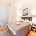 Villa Spacious Retreat With Private Pool, Fitness Centre, And Garden - Three Bedroom *