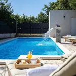 Spacious Retreat With Private Pool, Fitness Centre, And Garden - Three Bedroom Prgomet