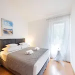 Villa Spacious Retreat With Private Pool, Fitness Centre, And Garden - Three Bedroom