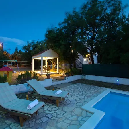 Spacious Retreat With Private Pool, Fitness Centre, And Garden - Three Bedroom Villa