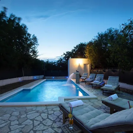 Villa Spacious Retreat With Private Pool, Fitness Centre, And Garden - Three Bedroom