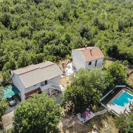 Villa Spacious Retreat With Private Pool, Fitness Centre, And Garden - Three Bedroom *