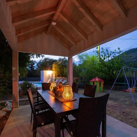 Villa Spacious Retreat With Private Pool, Fitness Centre, And Garden - Three Bedroom