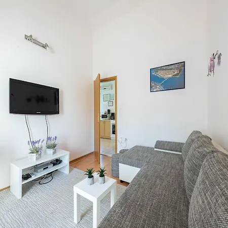 Villa Spacious Retreat With Private Pool, Fitness Centre, And Garden - Three Bedroom