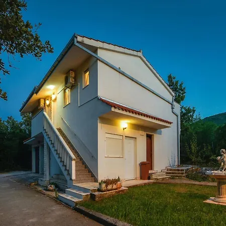 Villa Spacious Retreat With Private Pool, Fitness Centre, And Garden - Three Bedroom *